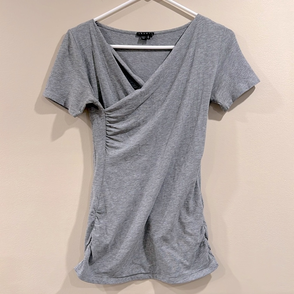 🔥Theory Gray Fitted Wrap T-Shirt🔥